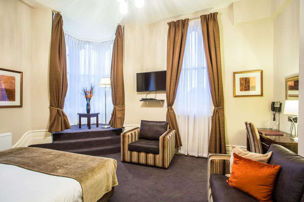 The Duke Of Edinburgh Hotel & Bar Barrow-in-Furness ภายนอก รูปภาพ