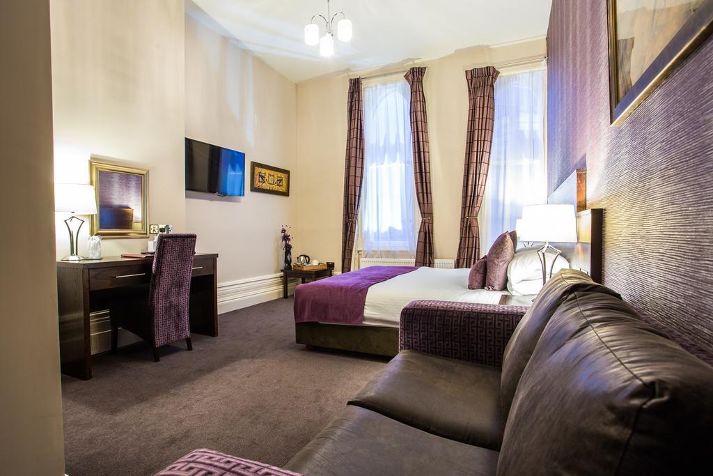 The Duke Of Edinburgh Hotel & Bar Barrow-in-Furness ภายนอก รูปภาพ