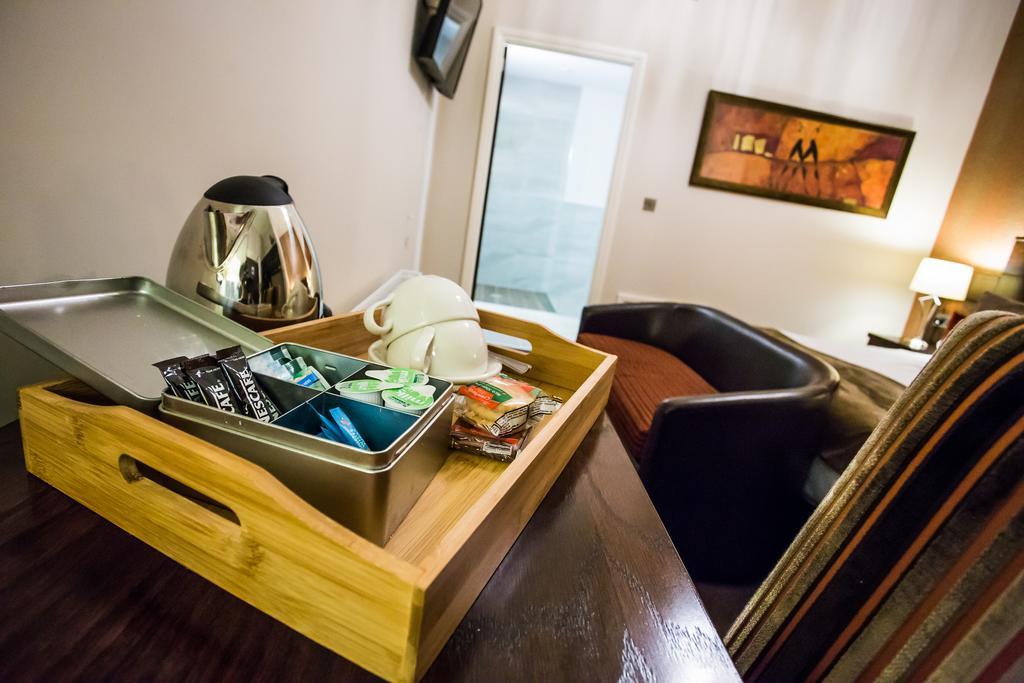The Duke Of Edinburgh Hotel & Bar Barrow-in-Furness ภายนอก รูปภาพ