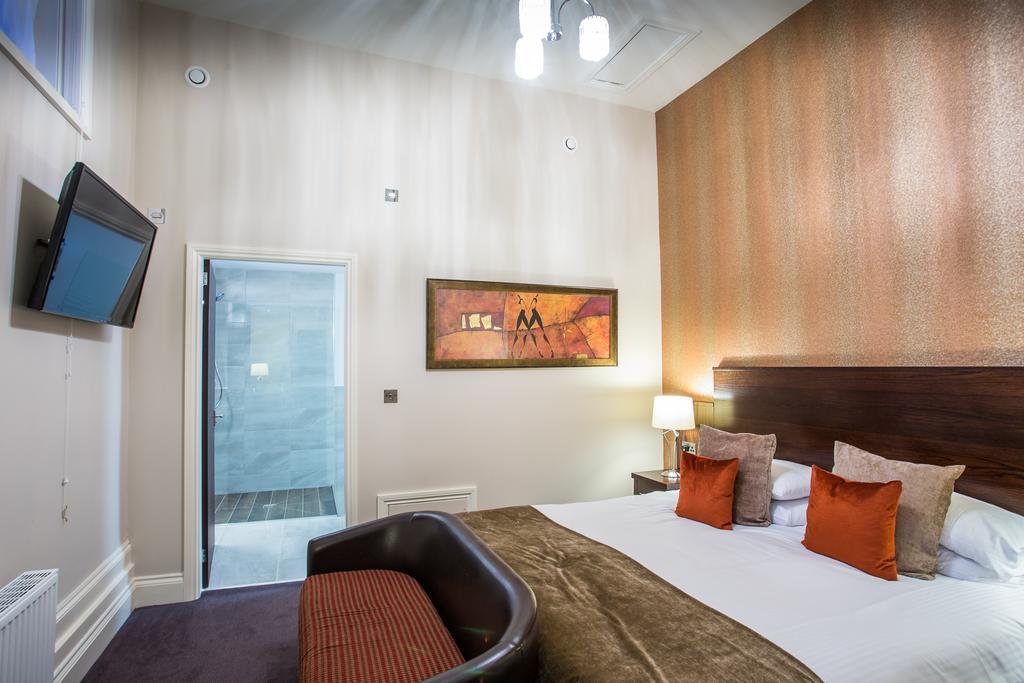 The Duke Of Edinburgh Hotel & Bar Barrow-in-Furness ภายนอก รูปภาพ