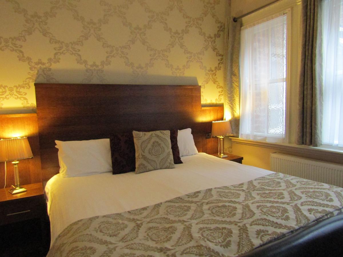 The Duke Of Edinburgh Hotel & Bar Barrow-in-Furness ภายนอก รูปภาพ