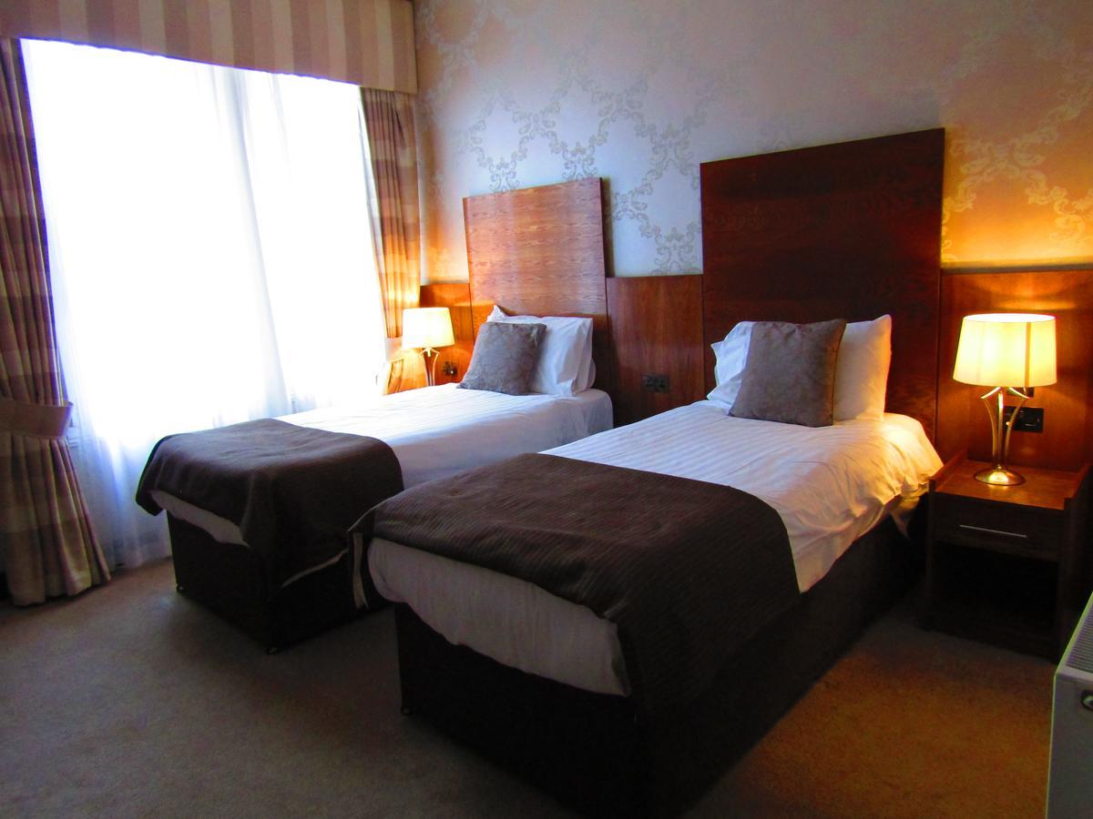 The Duke Of Edinburgh Hotel & Bar Barrow-in-Furness ภายนอก รูปภาพ