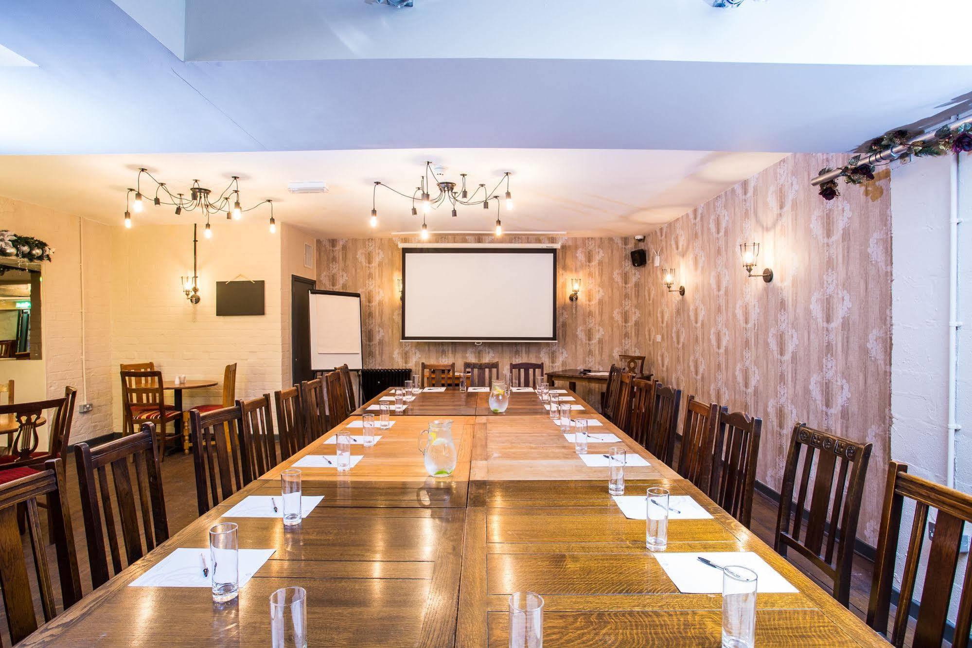 The Duke Of Edinburgh Hotel & Bar Barrow-in-Furness ภายนอก รูปภาพ